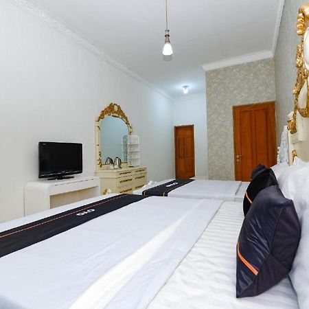 Guest House Gethsemane Salatiga Exterior foto