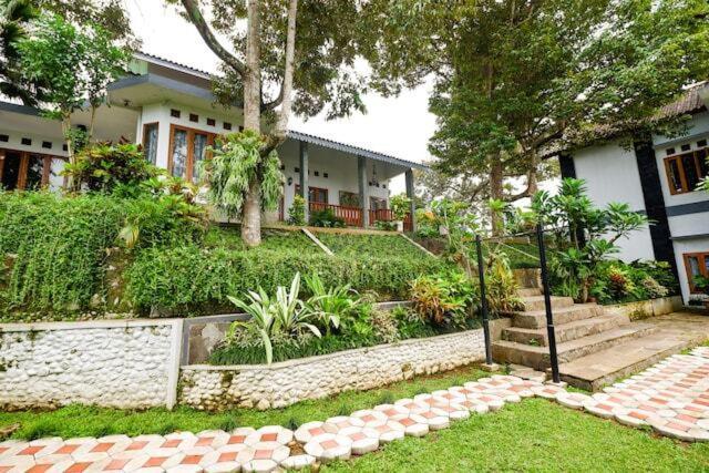 Guest House Gethsemane Salatiga Exterior foto